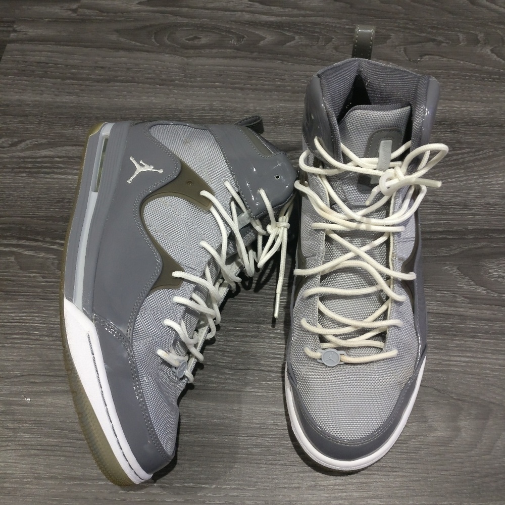 Jordan Gray Sneakers